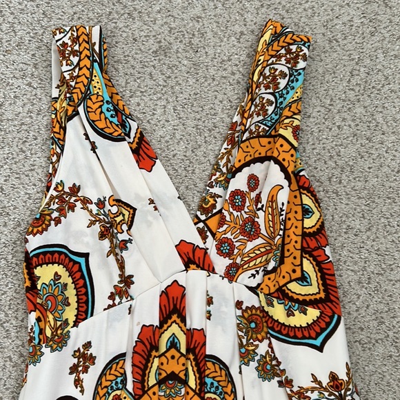 🌟BackLess Goddess Batik Print Dress, Small🌟 - Picture 3 of 13